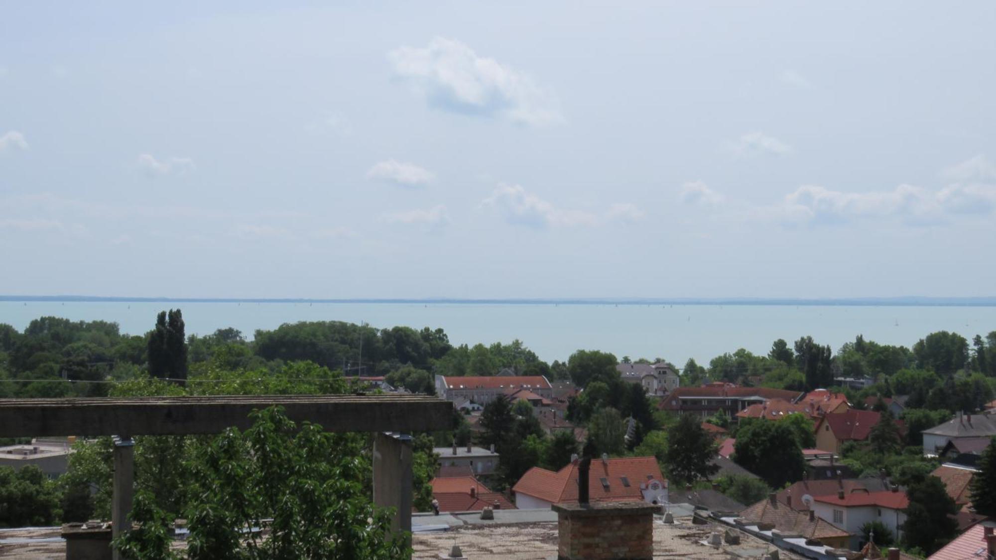 Prima Porta Vendeghaz Hotel Balatonalmadi Bagian luar foto