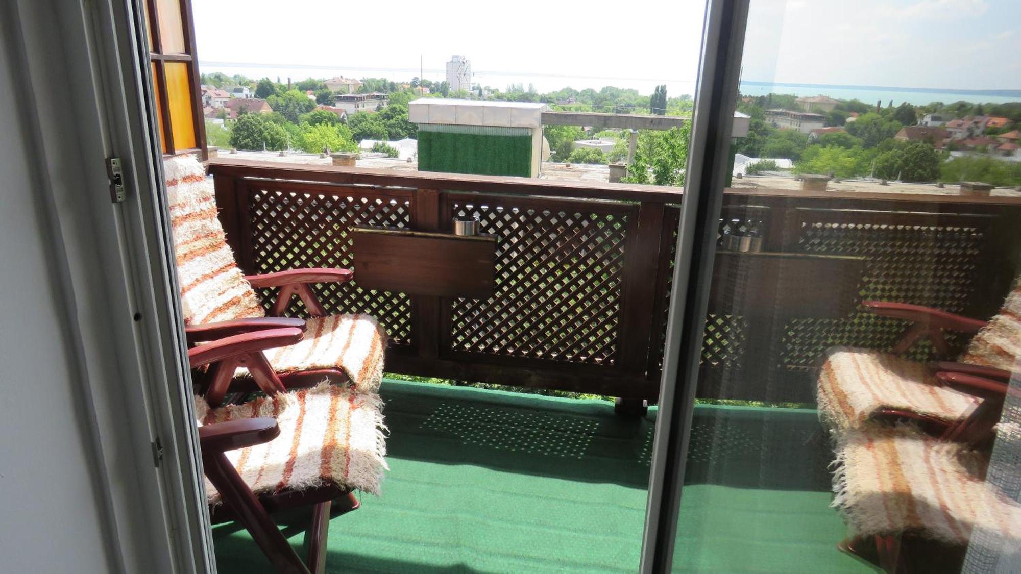 Prima Porta Vendeghaz Hotel Balatonalmadi Bagian luar foto