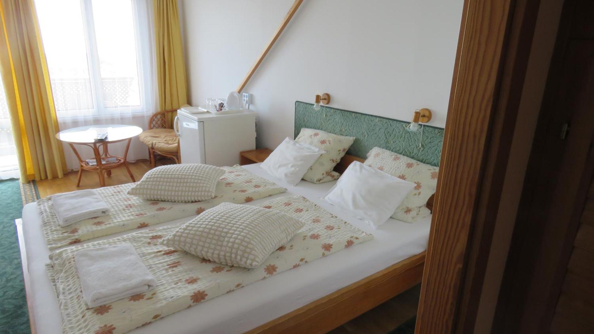 Prima Porta Vendeghaz Hotel Balatonalmadi Bagian luar foto