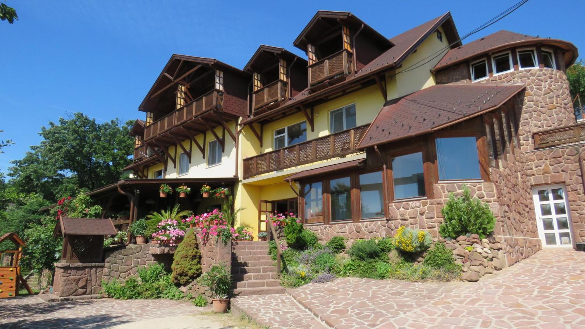 Prima Porta Vendeghaz Hotel Balatonalmadi Bagian luar foto